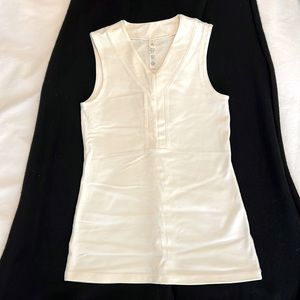 Lululemon Tank in White; Size 4